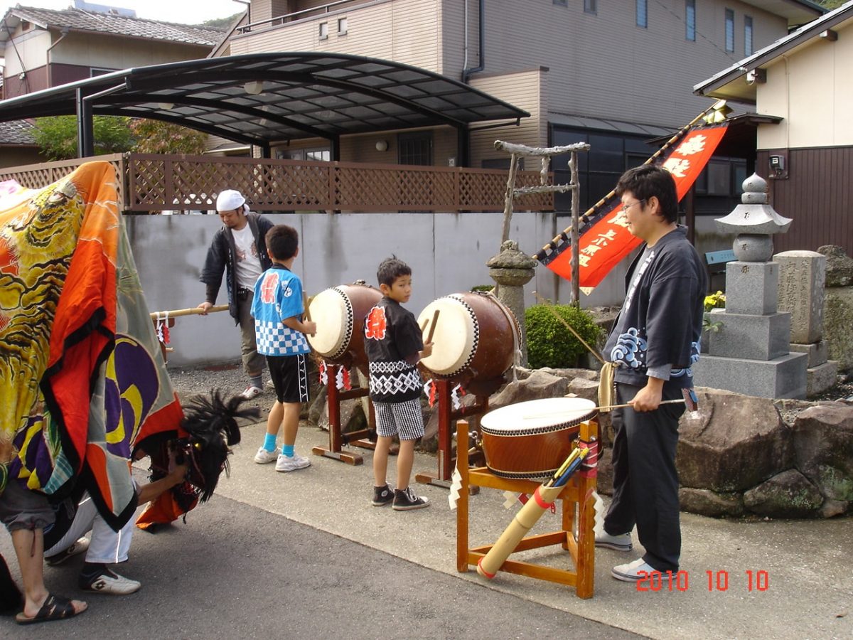 2010年 多度津町山階 秋祭り 小祭り 上小原獅子組