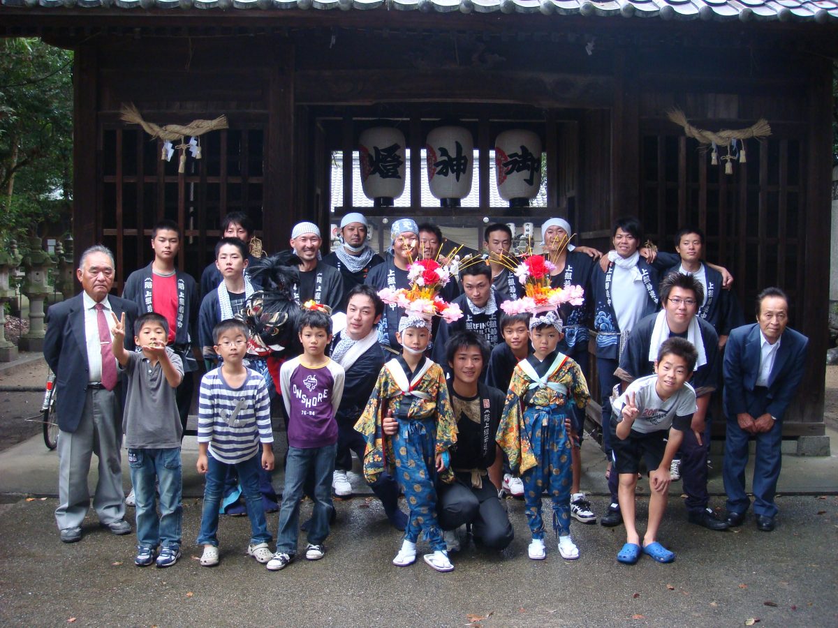 2010年 多度津町山階・春日神社 秋季例大祭 記念 集合写真 上小原獅子組