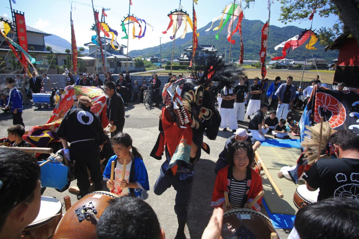 2013年 多度津町山階・春日神社 秋季例大祭 傘揃え 上小原獅子組