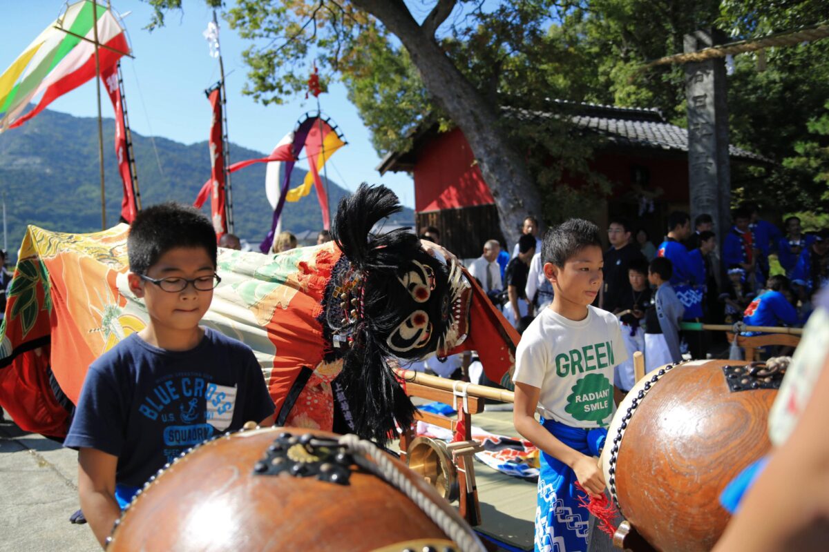 2013年 多度津町山階・春日神社 秋季例大祭 傘揃え 上小原獅子組