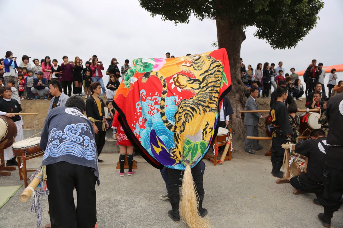 2014年 多度津町山階・春日神社 秋季例大祭 傘揃え 上小原獅子組