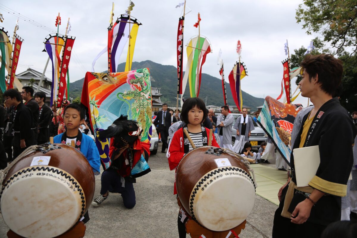 2014年 多度津町山階・春日神社 秋季例大祭 傘揃え 上小原獅子組