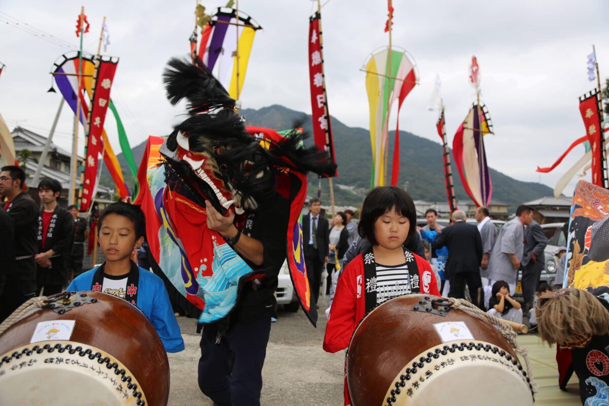 2014年 多度津町山階・春日神社 秋季例大祭 傘揃え 上小原獅子組