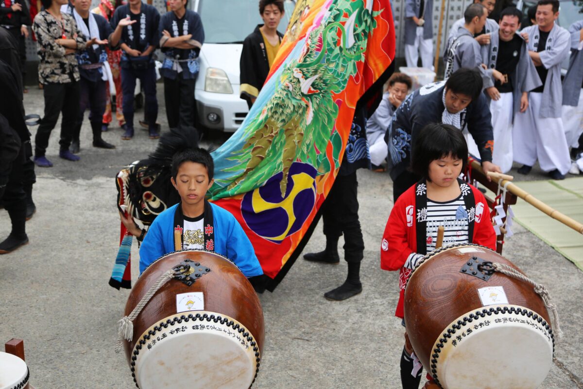 2014年 多度津町山階・春日神社 秋季例大祭 傘揃え 上小原獅子組