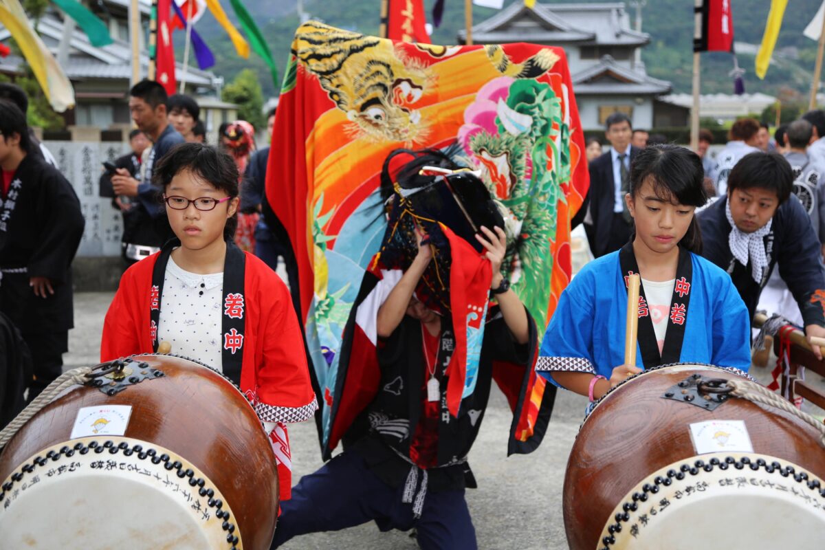 2014年 多度津町山階・春日神社 秋季例大祭 傘揃え 上小原獅子組