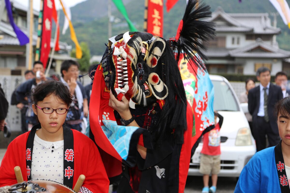 2014年 多度津町山階・春日神社 秋季例大祭 傘揃え 上小原獅子組