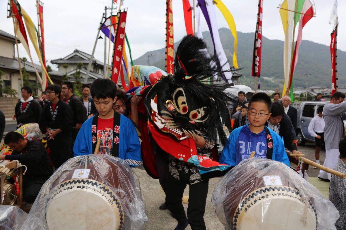 2014年 多度津町山階・春日神社 秋季例大祭 傘揃え 上小原獅子組