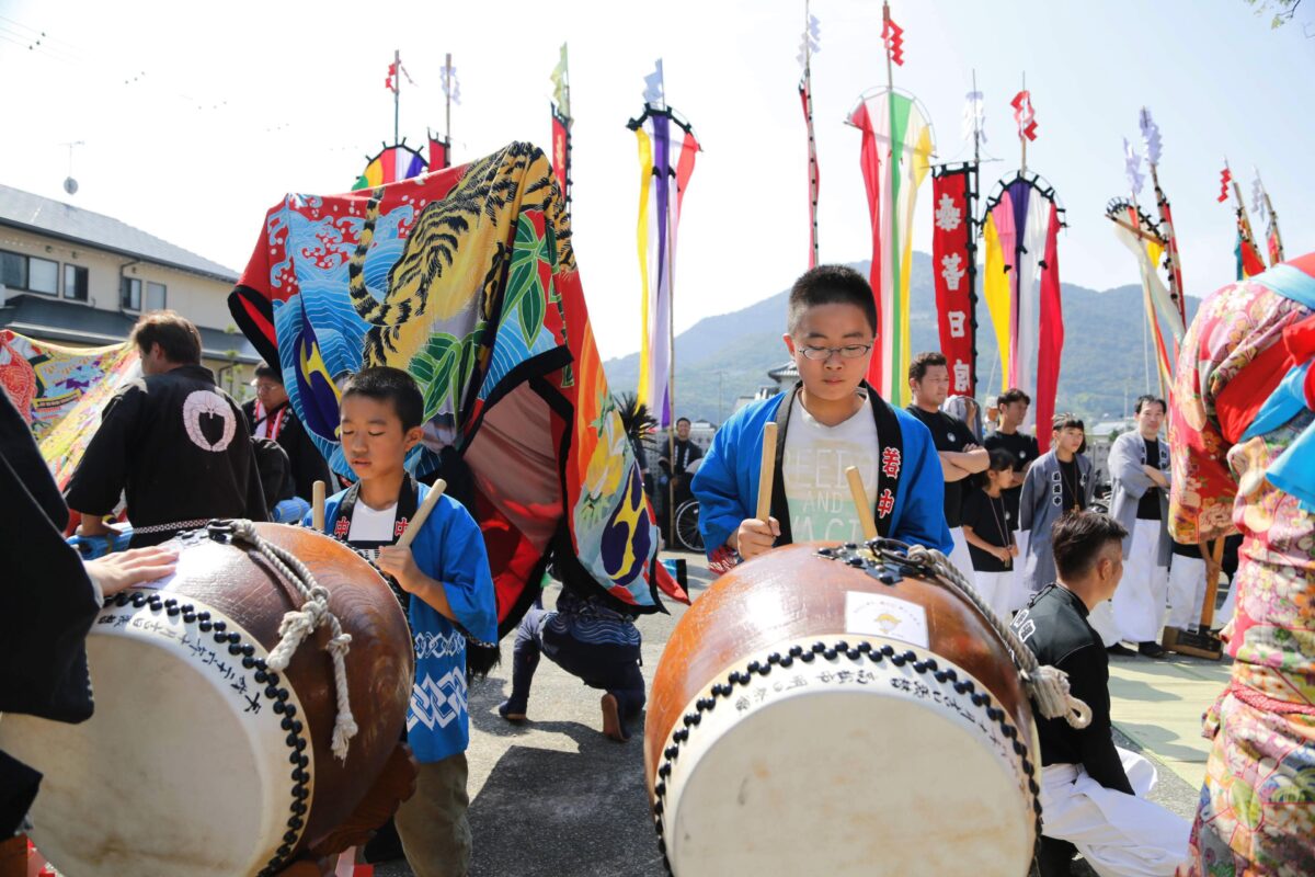 2015年 多度津町山階・春日神社 秋季例大祭 傘揃え 上小原獅子組