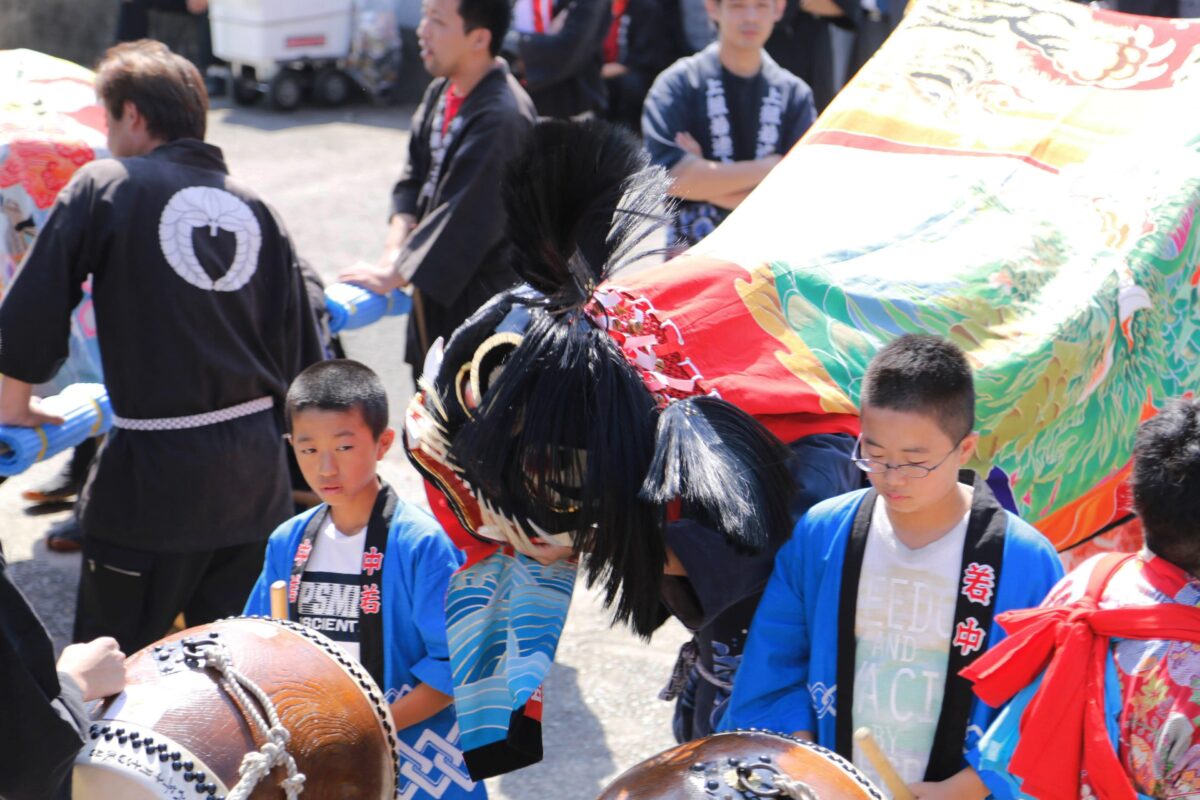 2015年 多度津町山階・春日神社 秋季例大祭 傘揃え 上小原獅子組