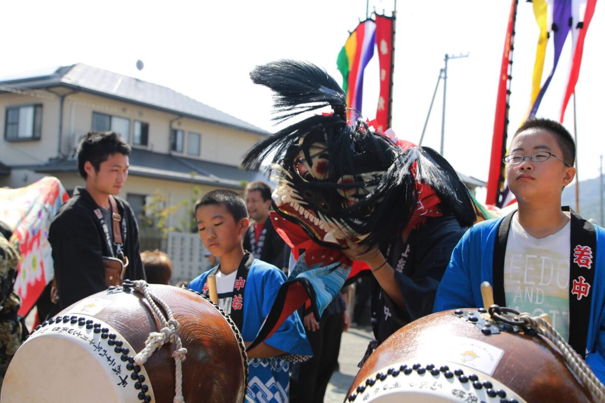2015年 多度津町山階・春日神社 秋季例大祭 傘揃え 上小原獅子組