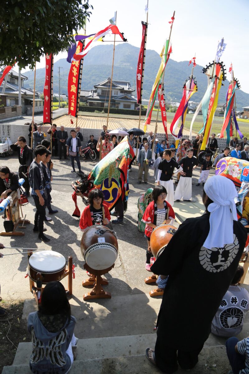 2015年 多度津町山階・春日神社 秋季例大祭 傘揃え 上小原獅子組