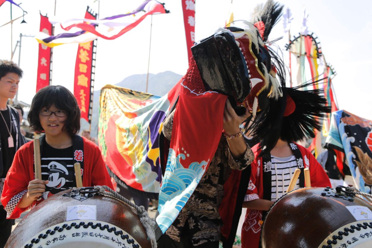 2015年 多度津町山階・春日神社 秋季例大祭 傘揃え 上小原獅子組