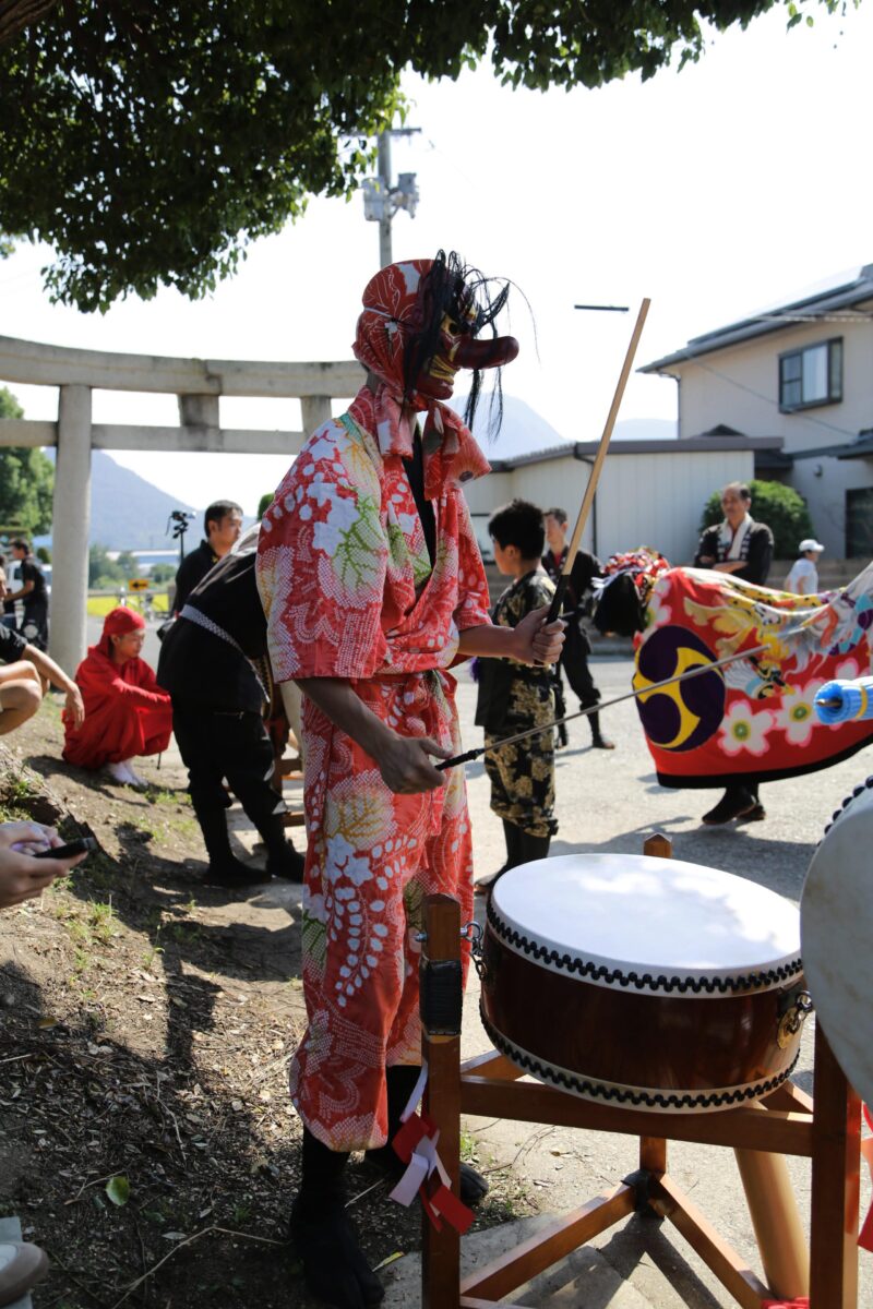2015年 多度津町山階・春日神社 秋季例大祭 傘揃え 上小原獅子組