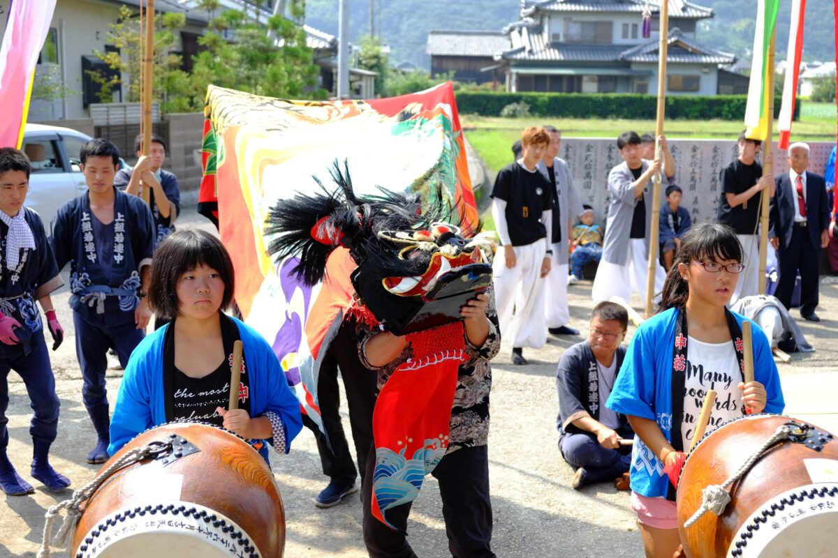 2016年 多度津町山階・春日神社 秋季例大祭 傘揃え 上小原獅子組