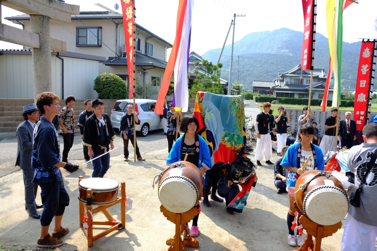 2016年 多度津町山階・春日神社 秋季例大祭 傘揃え 上小原獅子組