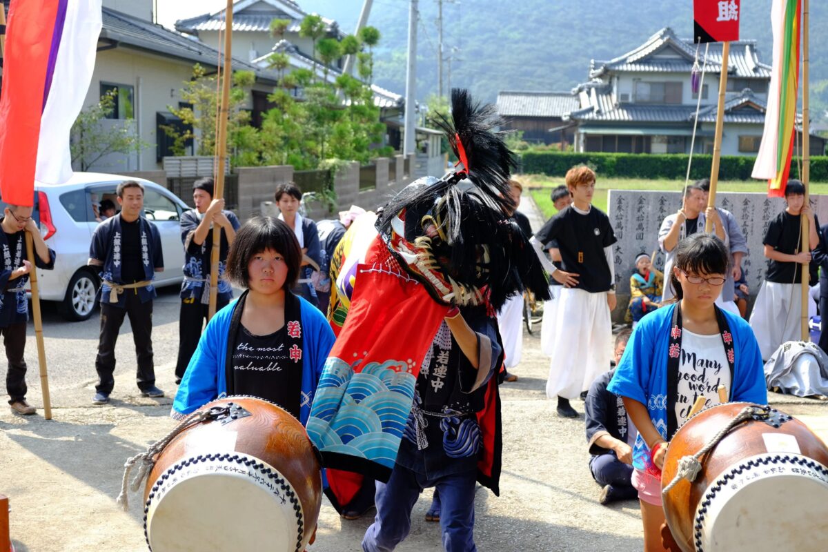 2016年 多度津町山階・春日神社 秋季例大祭 傘揃え 上小原獅子組