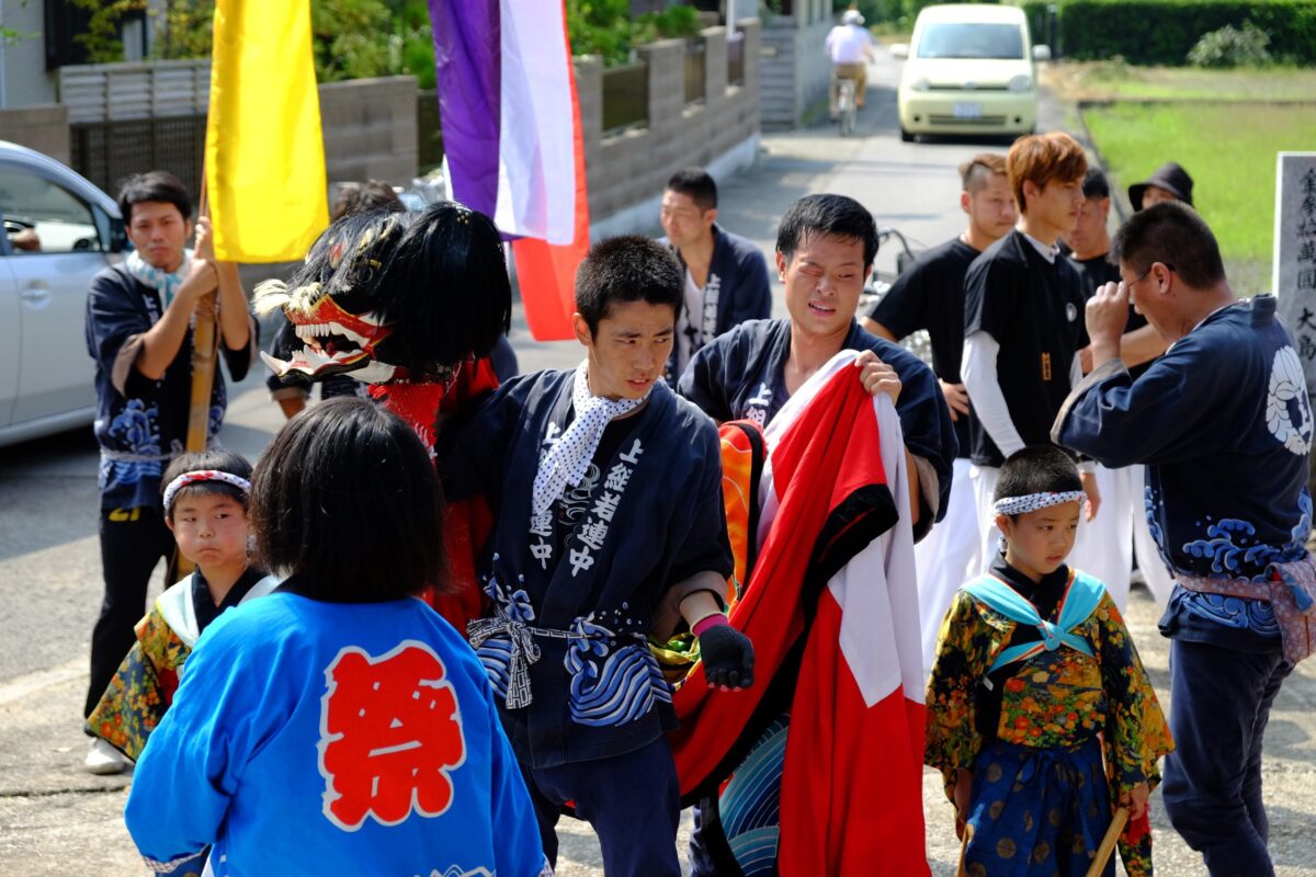 2016年 多度津町山階・春日神社 秋季例大祭 傘揃え 上小原獅子組