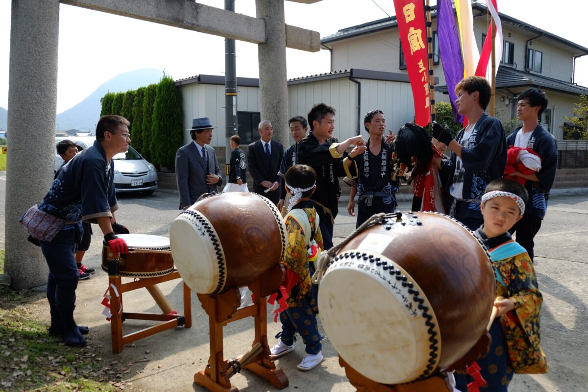 2016年 多度津町山階・春日神社 秋季例大祭 傘揃え 上小原獅子組