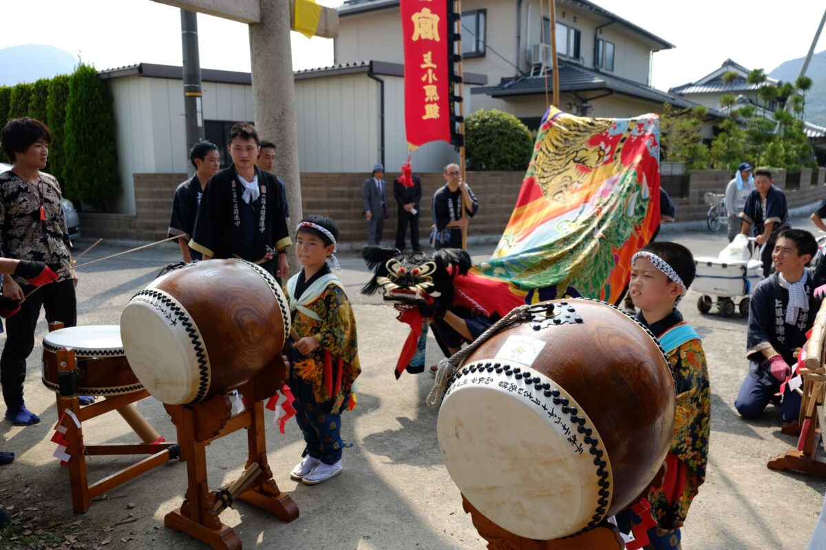 2016年 多度津町山階・春日神社 秋季例大祭 傘揃え 上小原獅子組