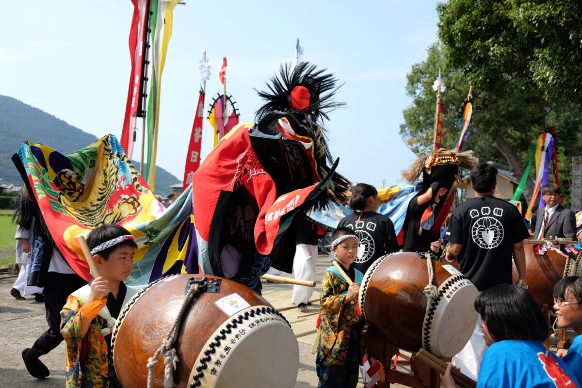 2016年 多度津町山階・春日神社 秋季例大祭 傘揃え 上小原獅子組
