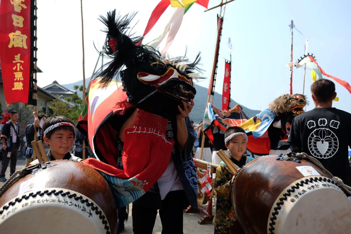 2016年 多度津町山階・春日神社 秋季例大祭 傘揃え 上小原獅子組