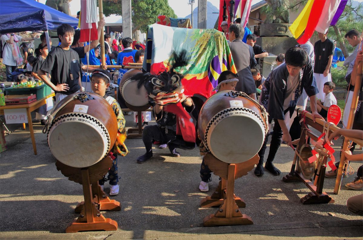 2016年 多度津町山階・春日神社 秋季例大祭 舞い込み 上小原獅子組
