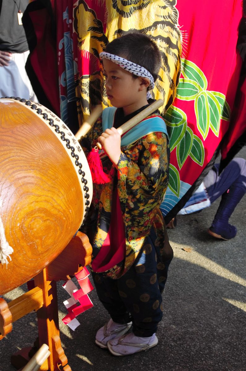 2016年 多度津町山階・春日神社 秋季例大祭 舞い込み 上小原獅子組