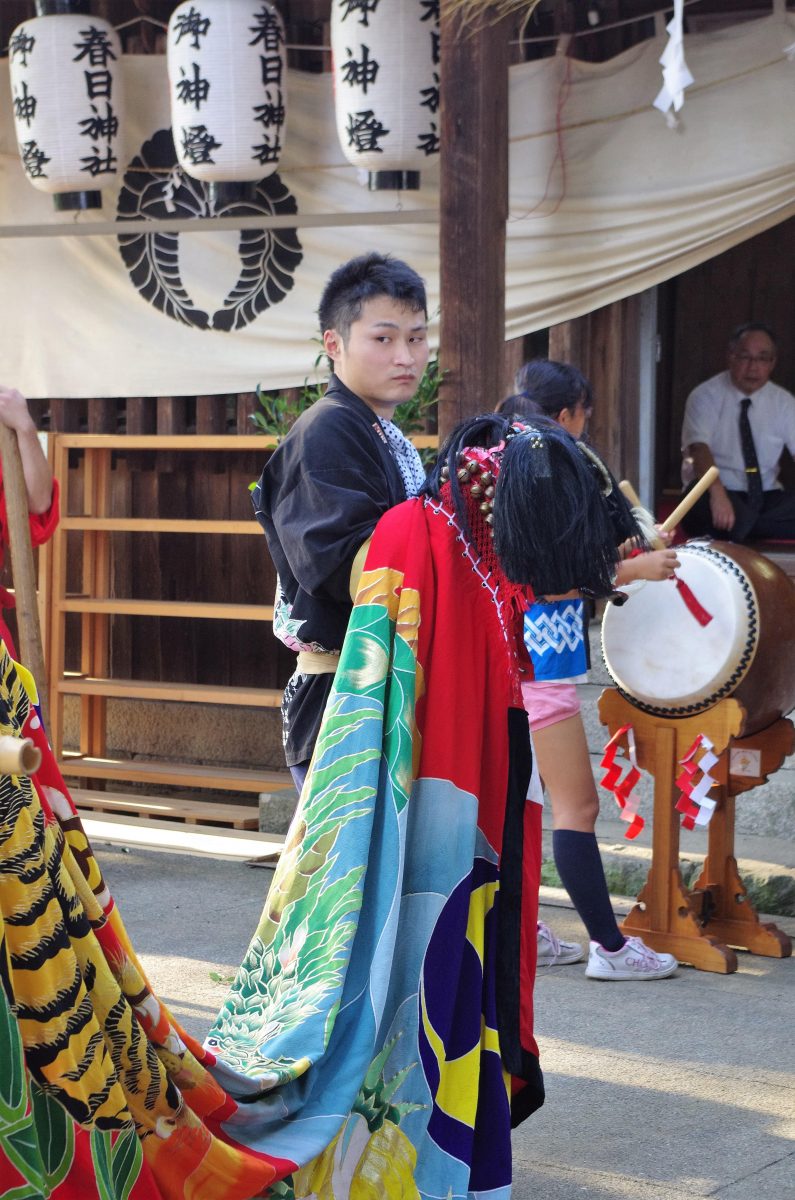 2016年 多度津町山階・春日神社 秋季例大祭 拝殿前 上小原獅子組