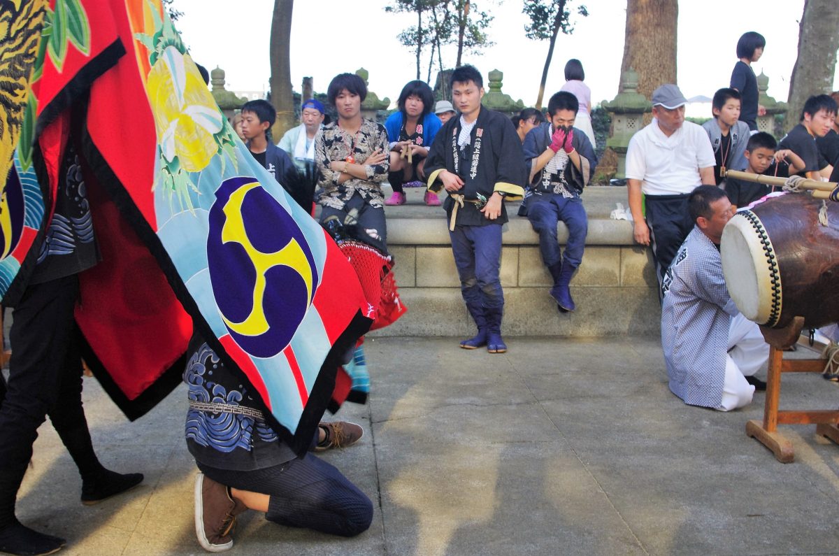 2016年 多度津町山階・春日神社 秋季例大祭 拝殿前 上小原獅子組