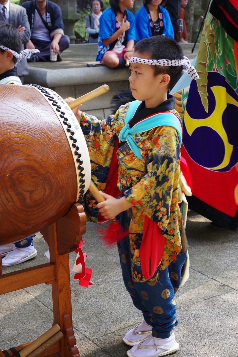2016年 多度津町山階・春日神社 秋季例大祭 拝殿前 上小原獅子組