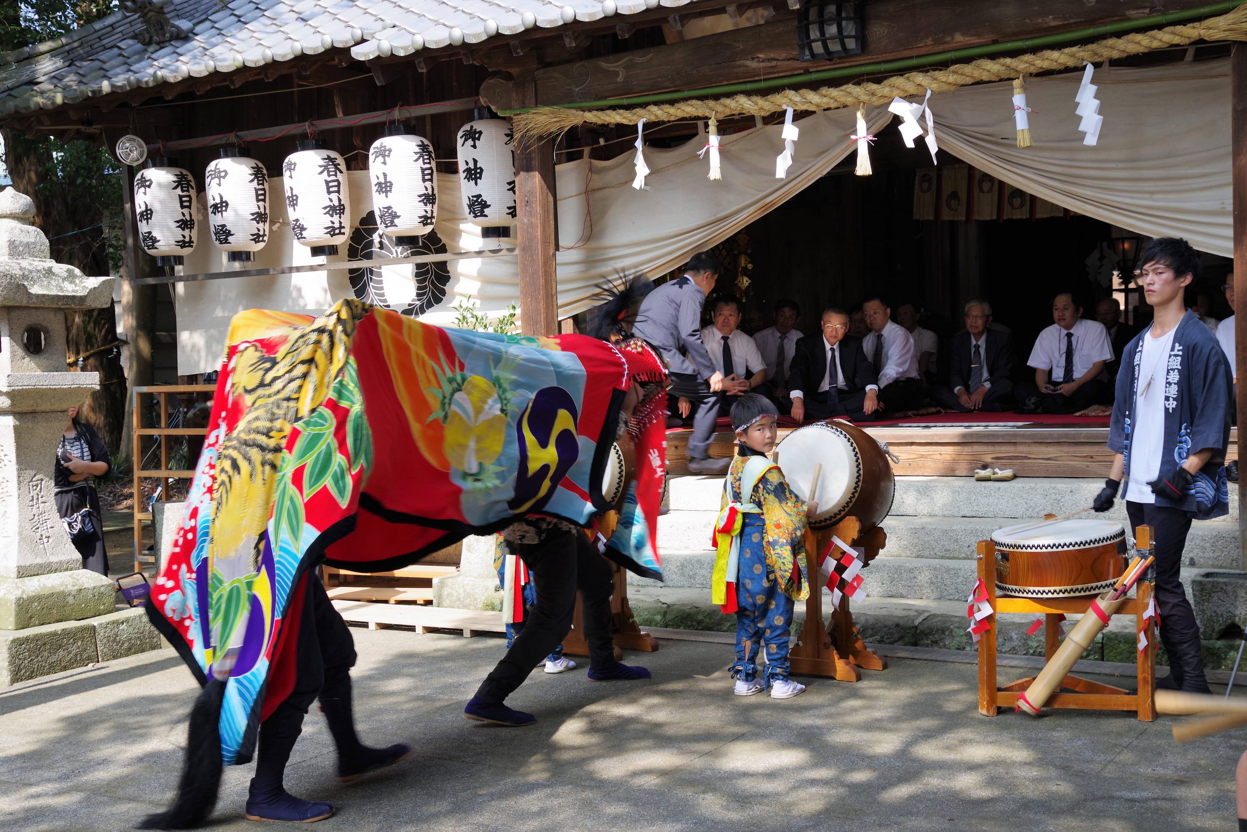 2016年 多度津町山階・春日神社 秋季例大祭 拝殿前 上小原獅子組