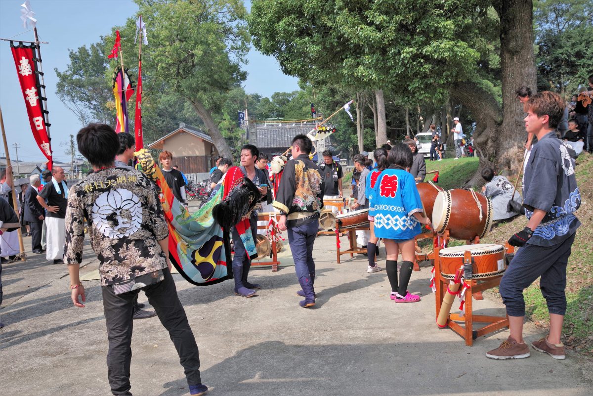 2016年 多度津町山階・春日神社 秋季例大祭 傘揃え 上小原獅子組