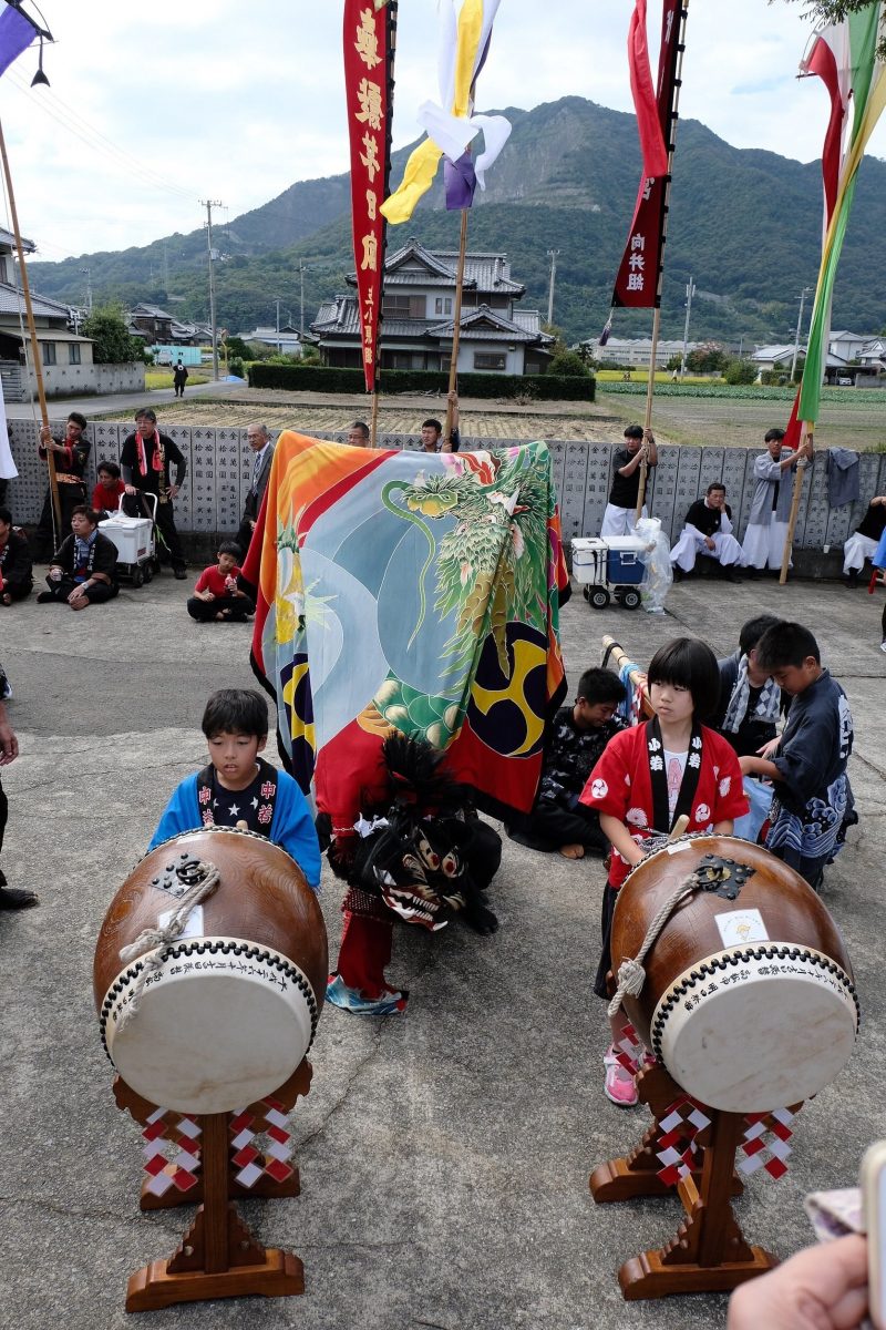 2018年 多度津町山階・春日神社 秋季例大祭 傘揃え 上小原獅子組