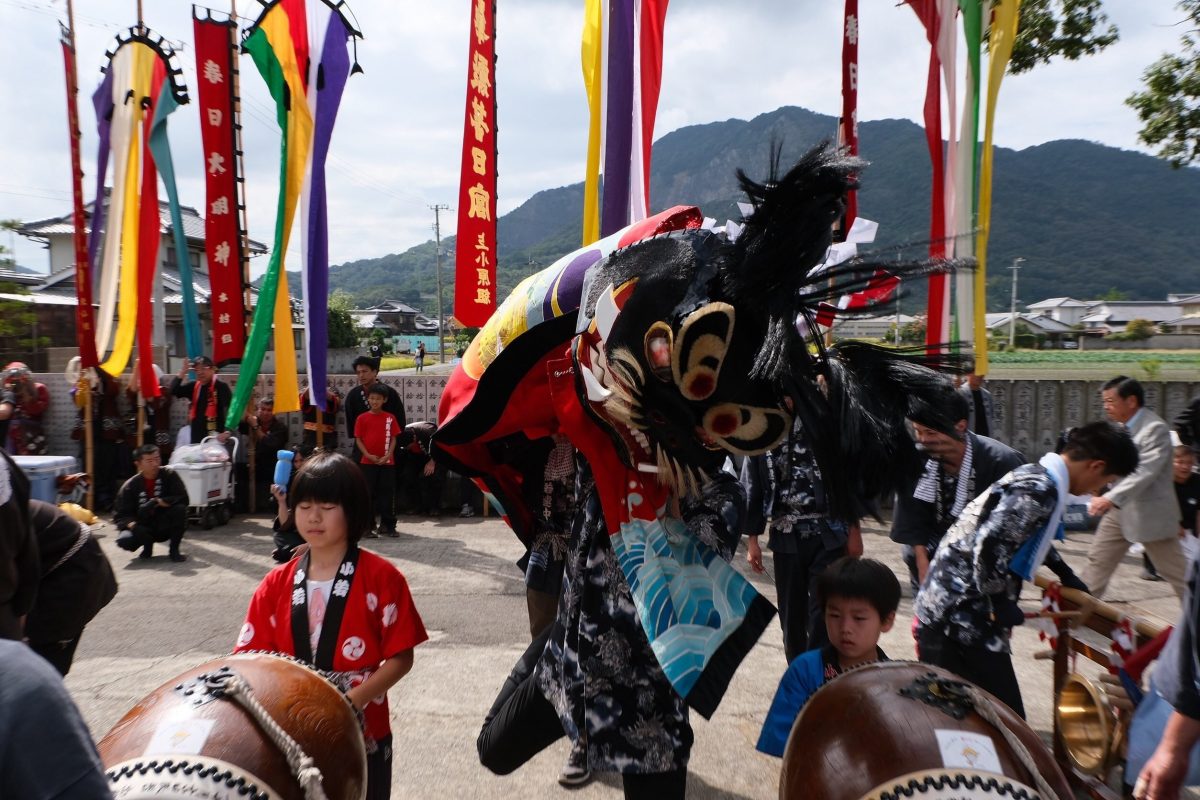 2018年 多度津町山階・春日神社 秋季例大祭 傘揃え 上小原獅子組