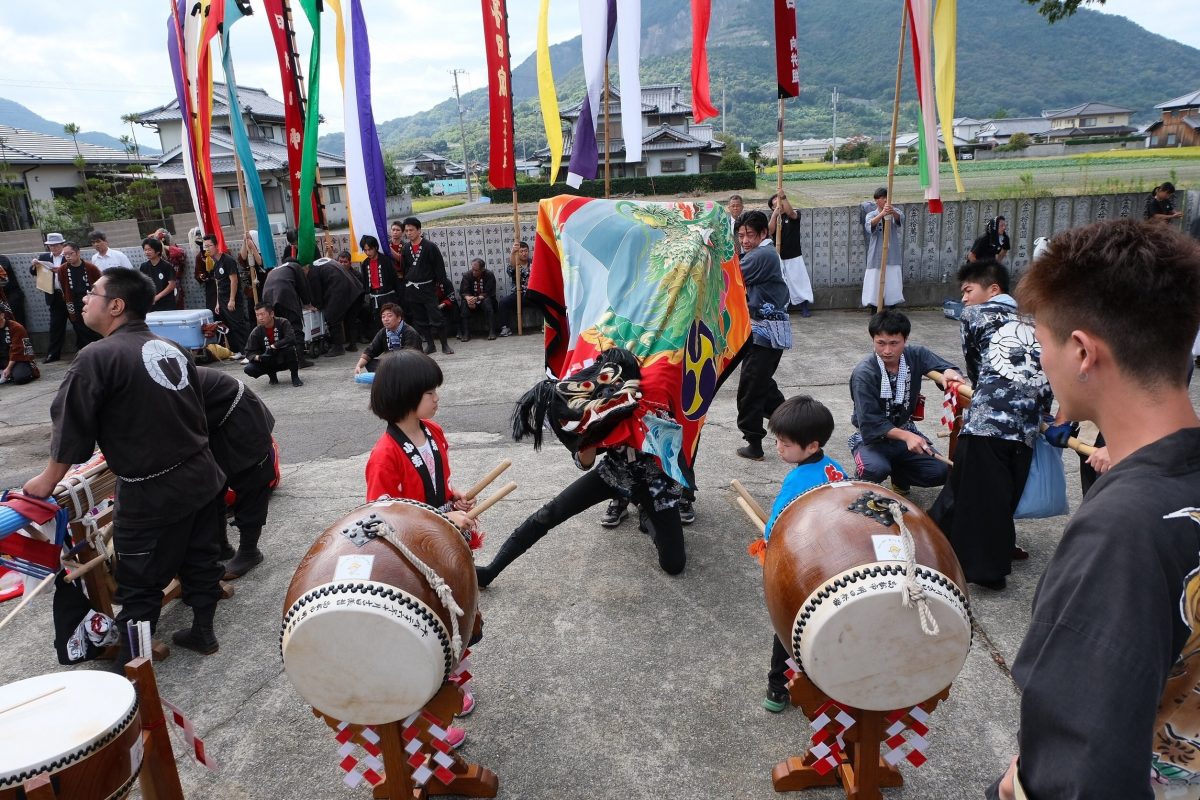 2018年 多度津町山階・春日神社 秋季例大祭 傘揃え 上小原獅子組