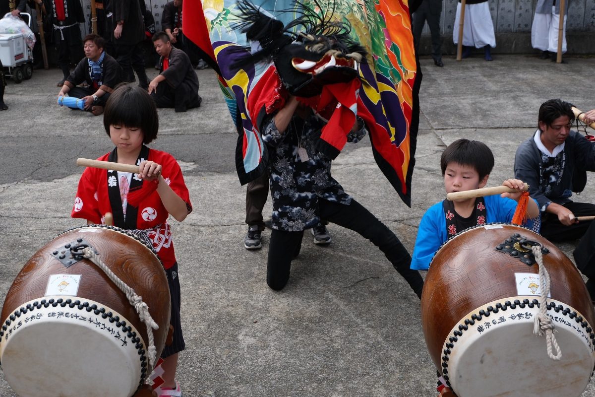 2018年 多度津町山階・春日神社 秋季例大祭 傘揃え 上小原獅子組