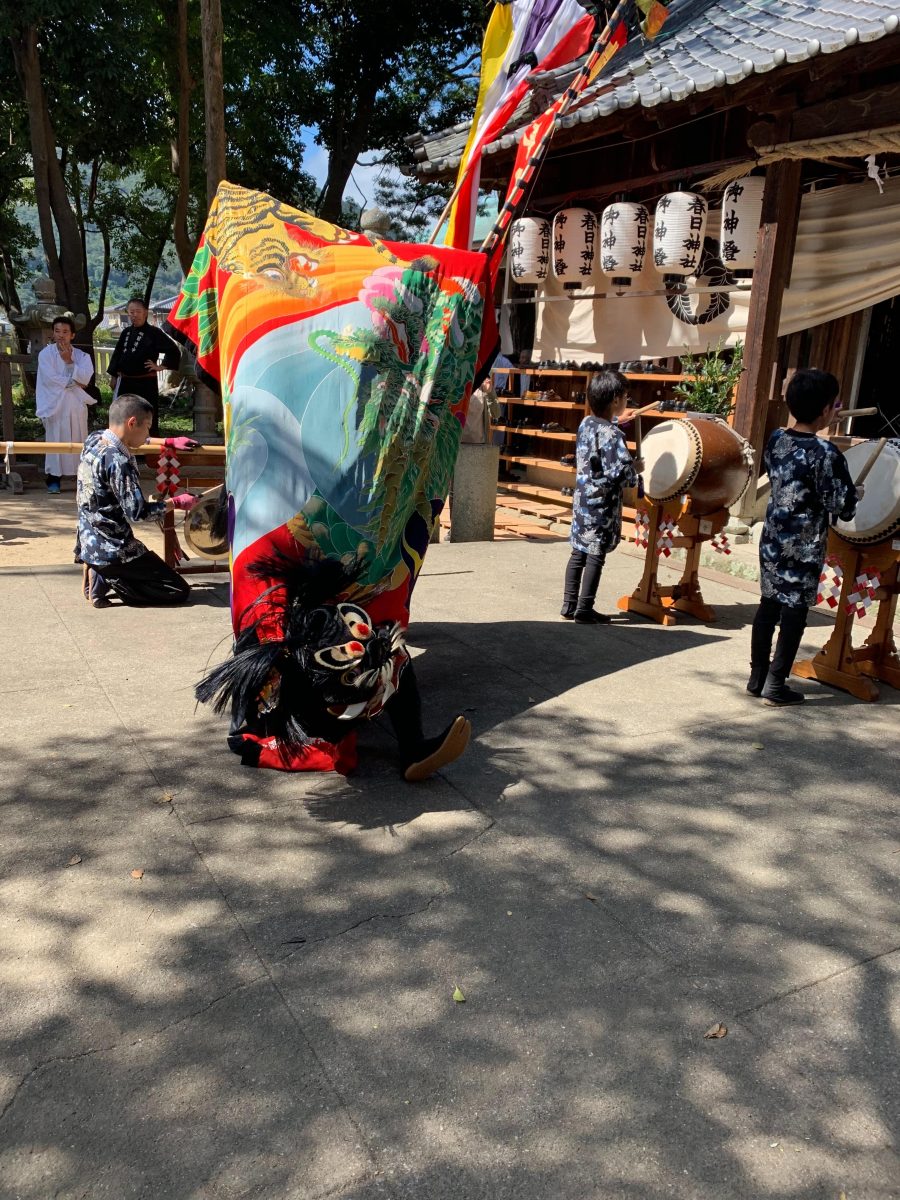 2019年 多度津町山階・春日神社 秋季例大祭 拝殿前 上小原獅子組