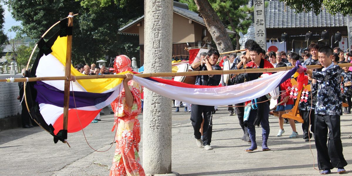 多度津町山階・春日神社 秋季例大祭 吹流し 上小原獅子組