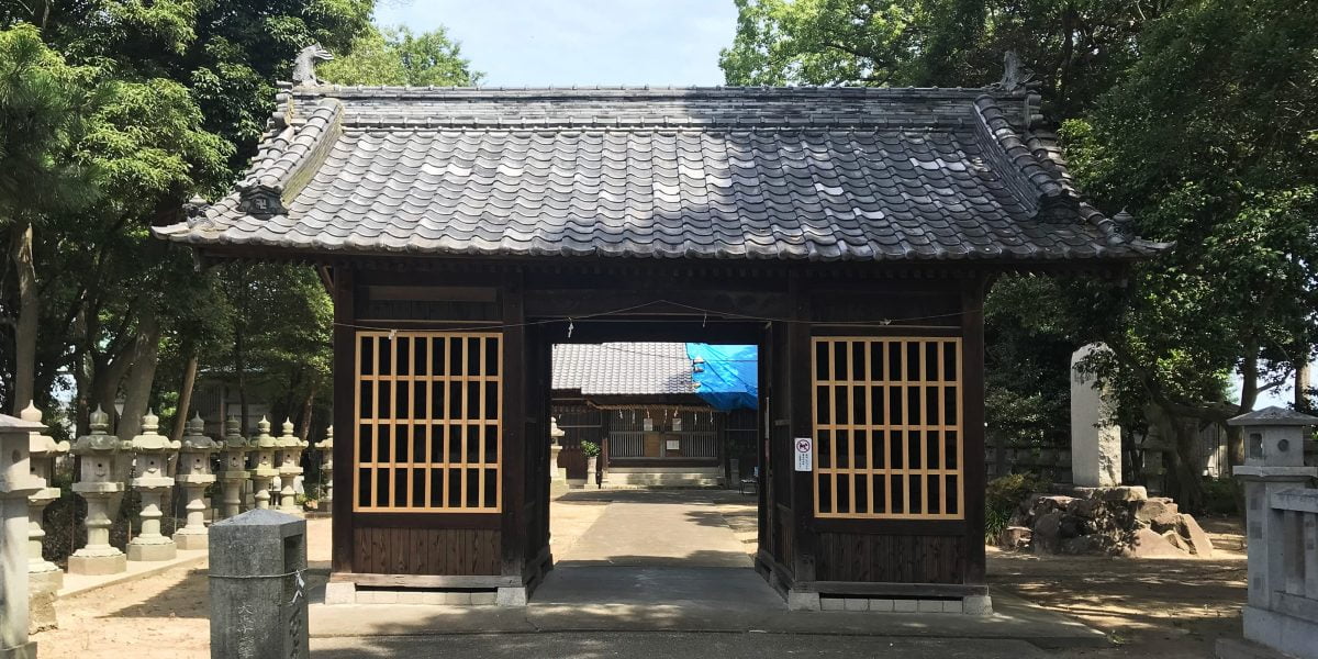 多度津町山階・春日神社 随神門