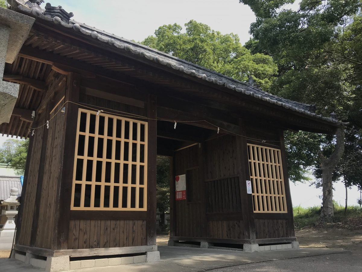 多度津町山階・春日神社 随神門