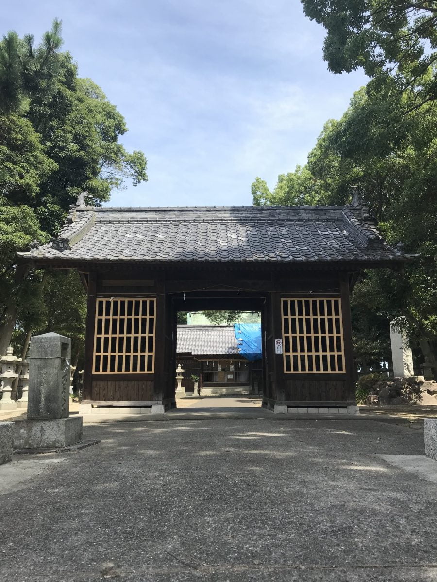 多度津町山階・春日神社 随神門