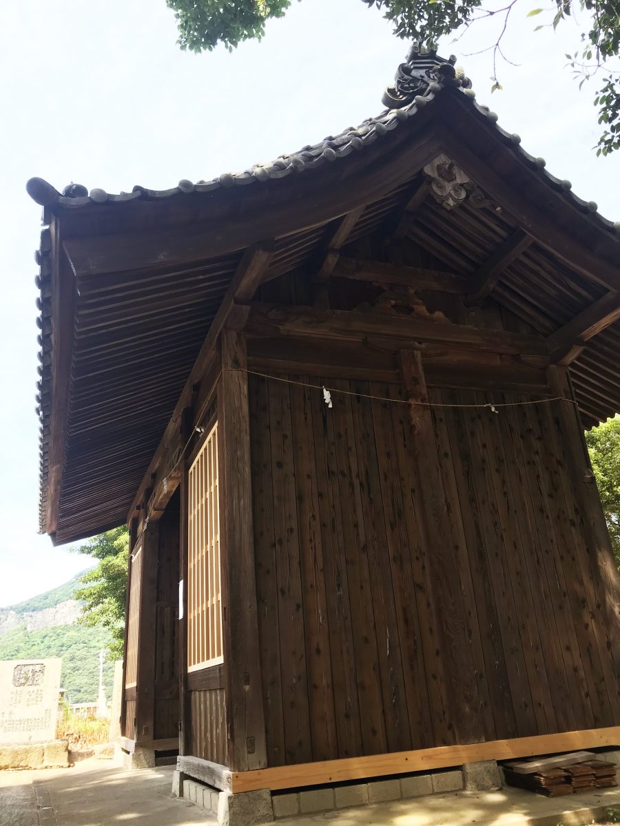 多度津町山階・春日神社 随神門