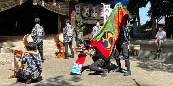 2022年 多度津町山階・春日神社 秋季例大祭 拝殿前 自主奉納