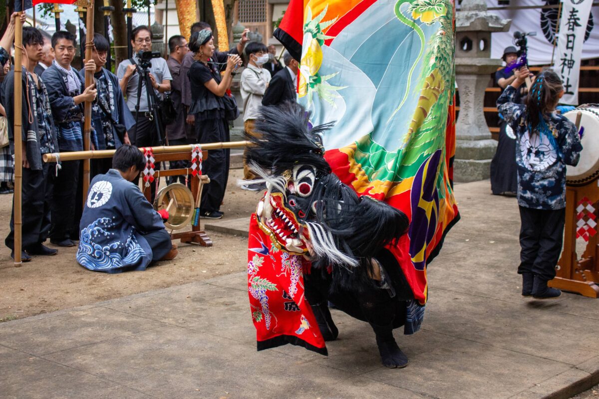 2023年 多度津町山階・春日神社 秋季例大祭 拝殿前 上小原獅子組