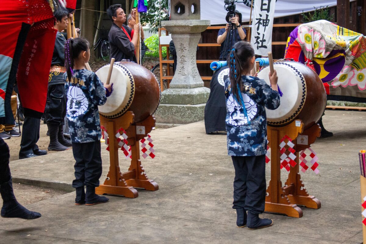 2023年 多度津町山階・春日神社 秋季例大祭 拝殿前 上小原獅子組