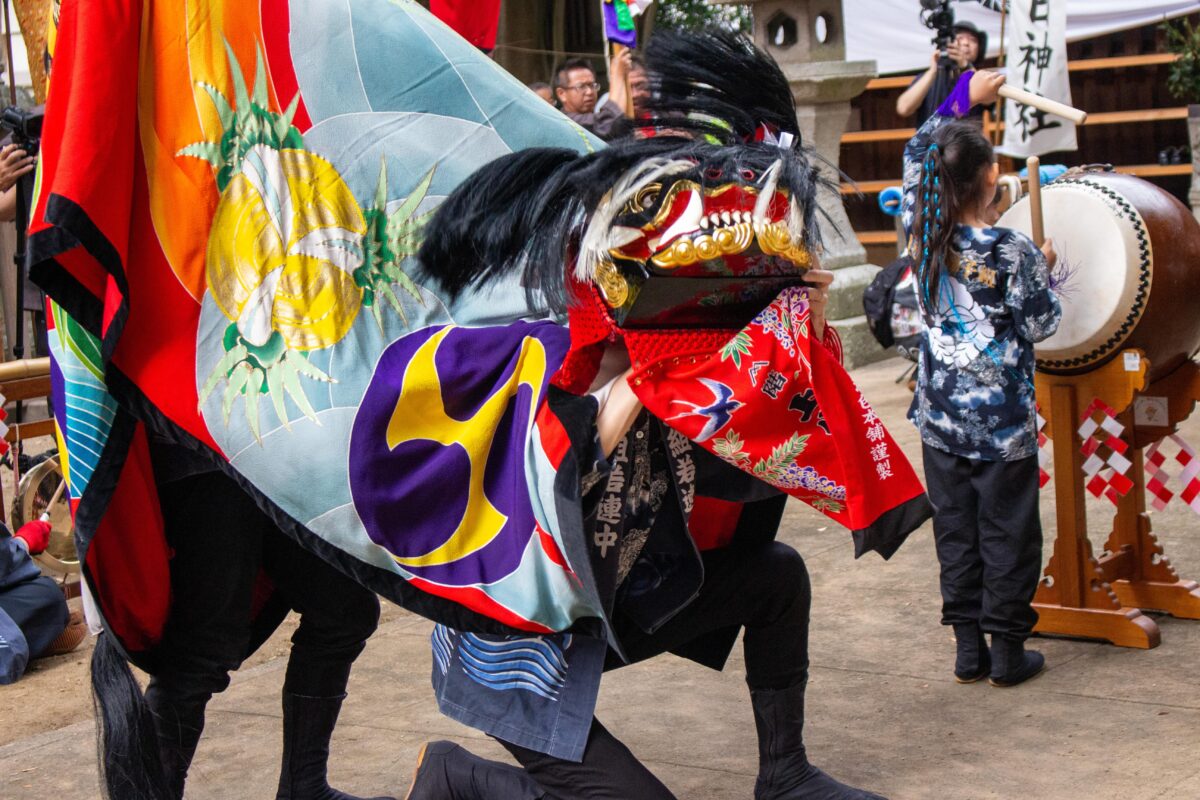 2023年 多度津町山階・春日神社 秋季例大祭 拝殿前 上小原獅子組
