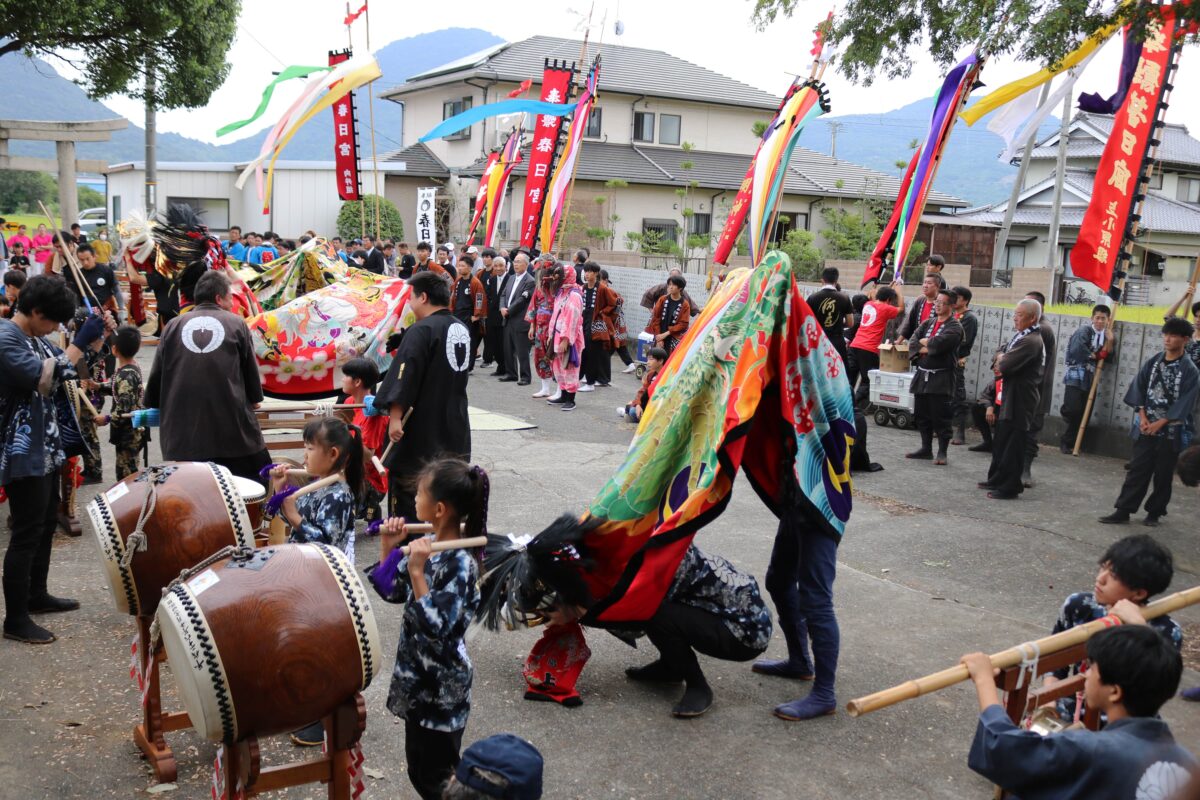 2023年 多度津町山階・春日神社 秋季例大祭 傘揃え 上小原獅子組