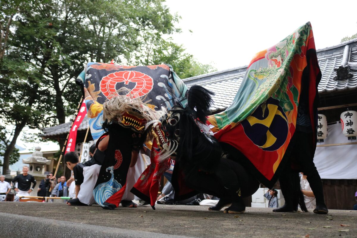 2023年 多度津町山階・春日神社 秋季例大祭 舞い込み 上小原獅子組 向井獅子組