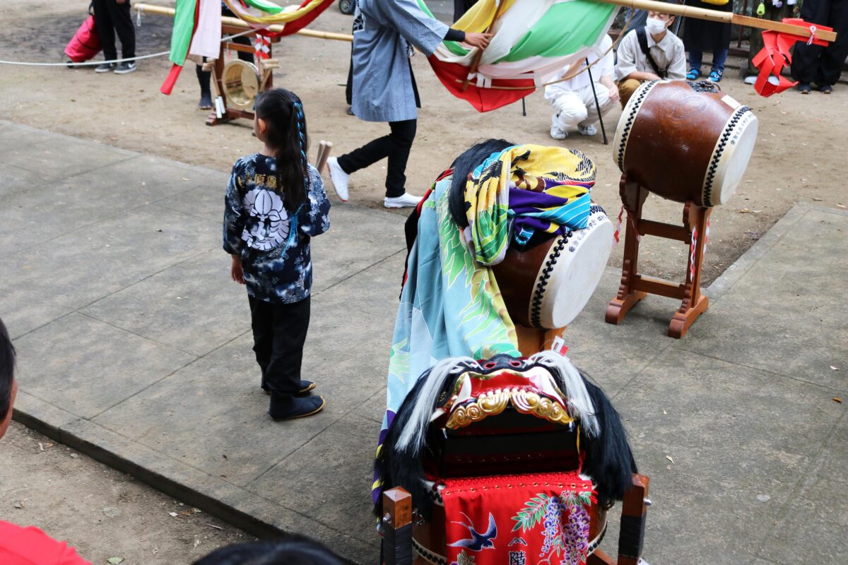 2023年 多度津町山階・春日神社 秋季例大祭 拝殿前 上小原獅子組
