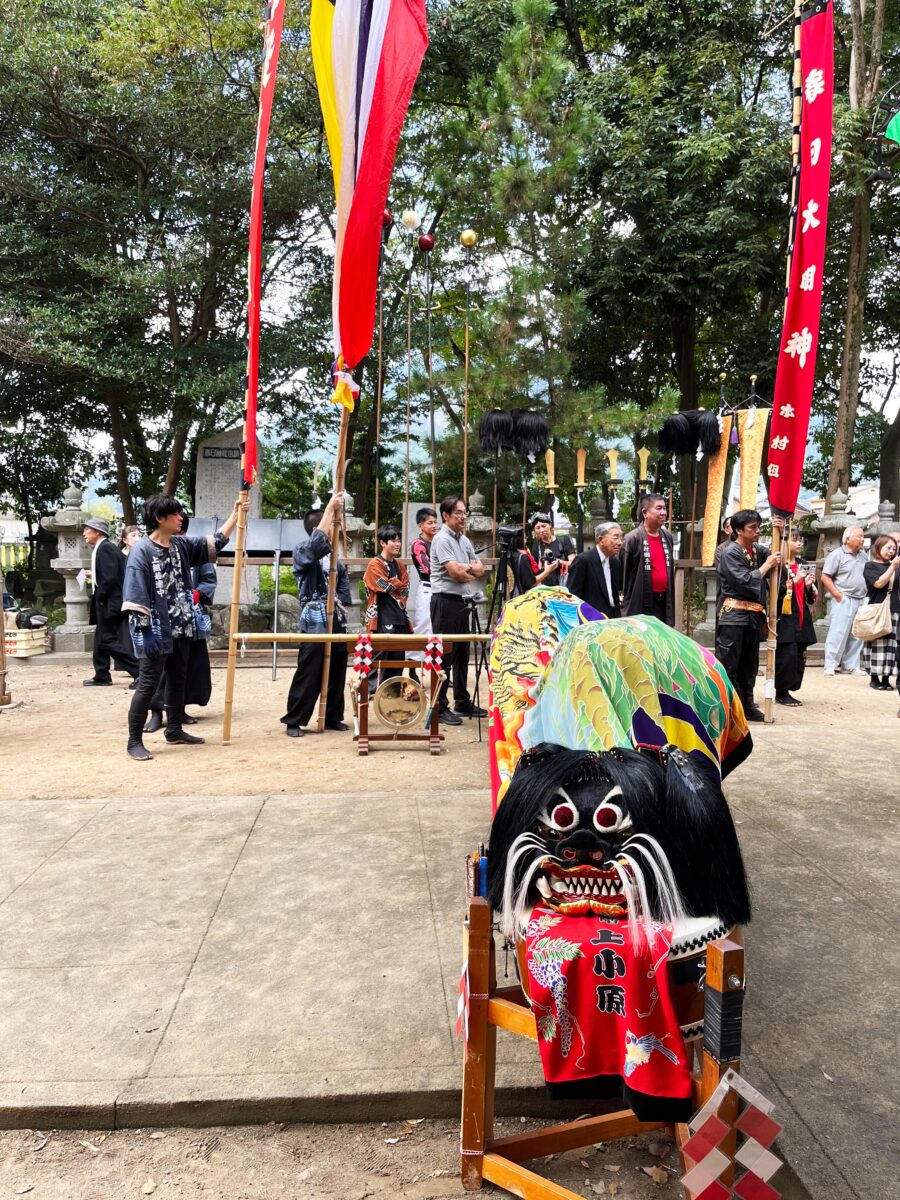 2023年 多度津町山階・春日神社 秋季例大祭 拝殿前 上小原獅子組